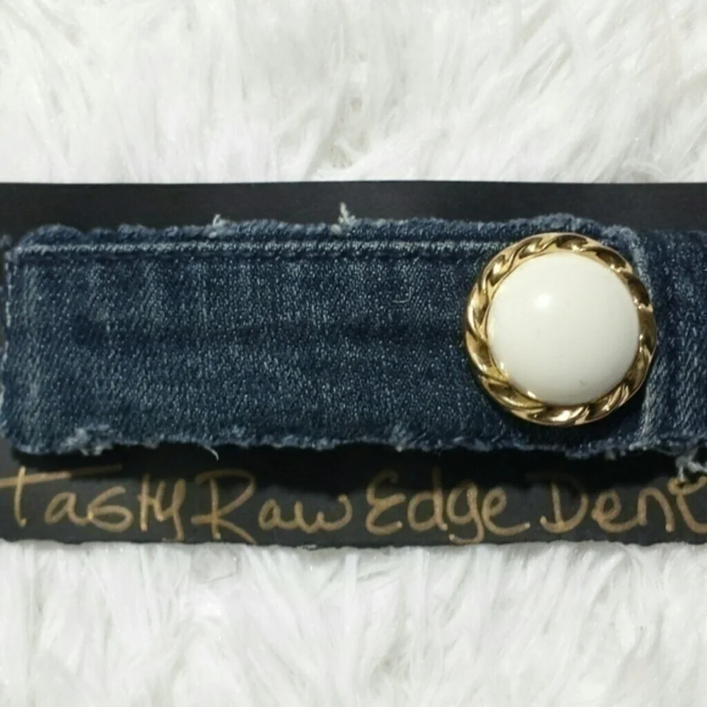 Tasty Raw Edge Denim & Vintage Button Agat…